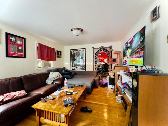 Foto del edificio - 76 College Ave