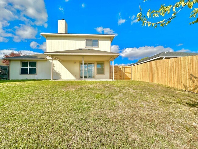 Foto del edificio - NEW IN MANAGEMENT - AVAILABLE NOW!