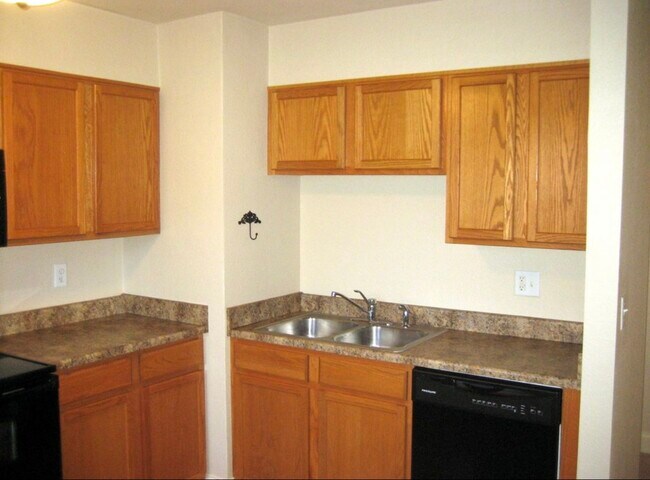 Building Photo - 513 Grandview Ct