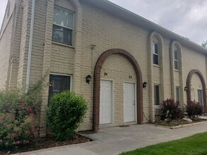 Building Photo - 1222 NE 4th St