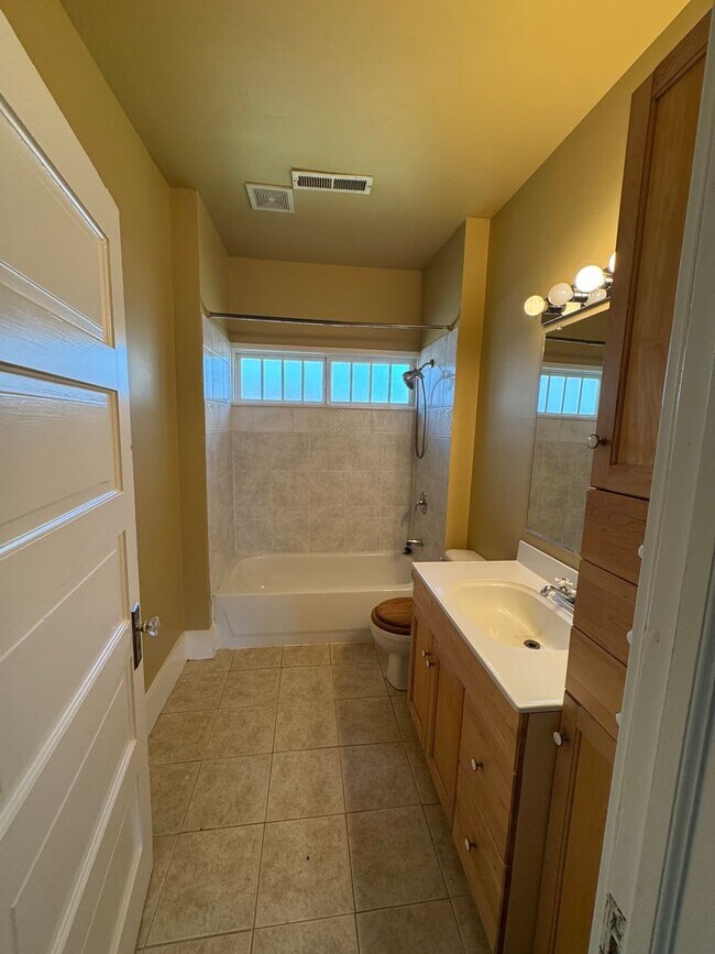 Building Photo - 2 Bedroom House in Southeast Eugene