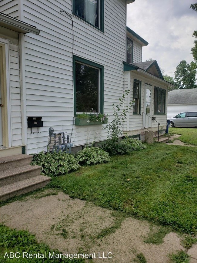 Building Photo - 2 br, 1 bath Apartment - 902 S 4th Ave