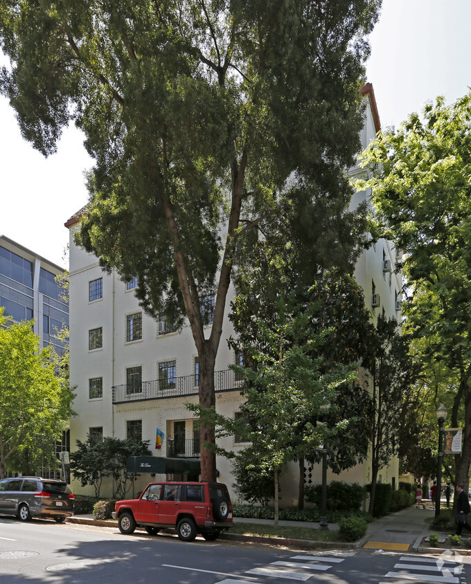 Building Photo - Dean Apartments