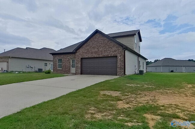 Building Photo - 520 White Oak Cir