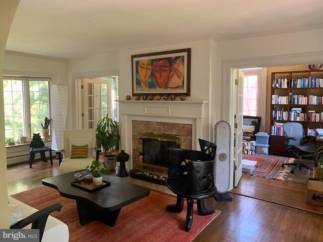 Foto del edificio - 4118 Woodbine St