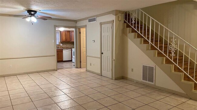 Foto del edificio - 7600 Burgoyne Dr.