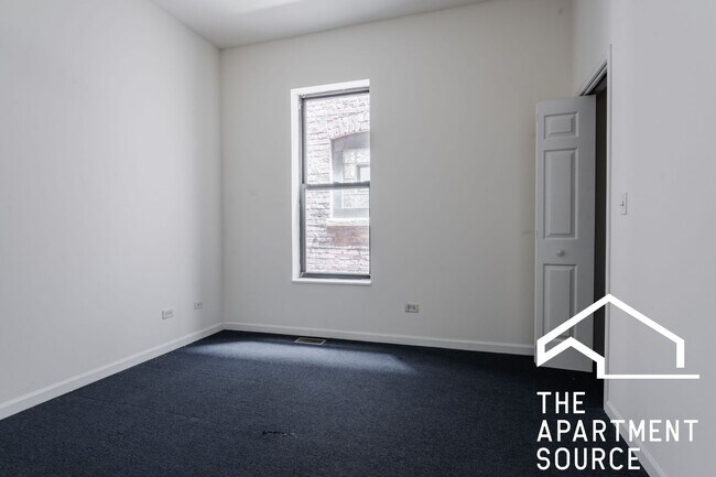 Foto del edificio - HUGE 4BR Close to California Blue Line; Pe...