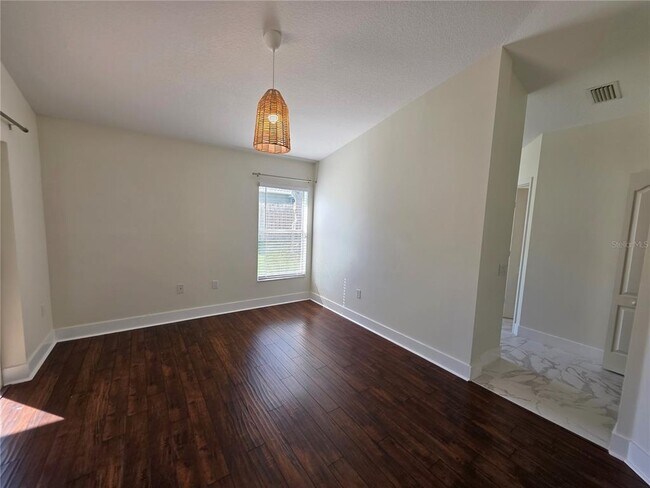 Foto del edificio - 730 Straw Lake Dr