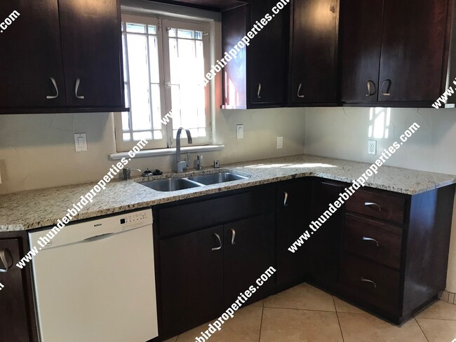 Building Photo - CNM/UNM Beauty