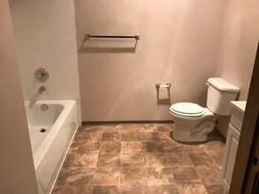 Building Photo - 525 Perry Pl