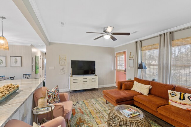 Foto del edificio - 8766 Bucknell Dr