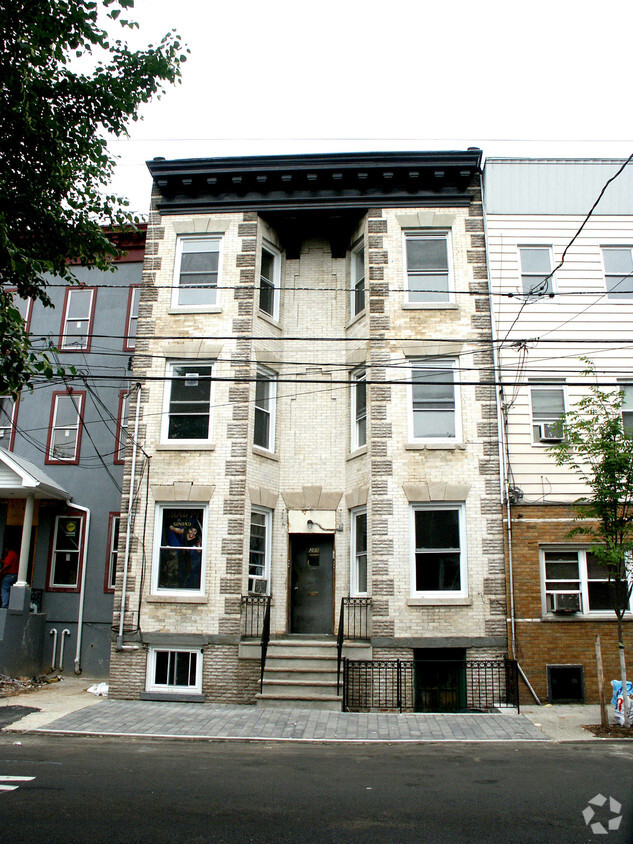 Building Photo - 211 Webster Ave