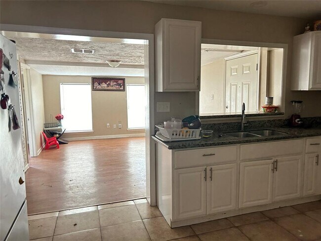 Building Photo - 9315 Laura Koppe Rd