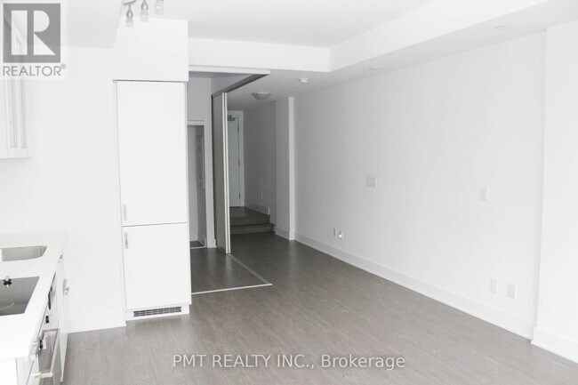 Building Photo - 508 Wellington St W