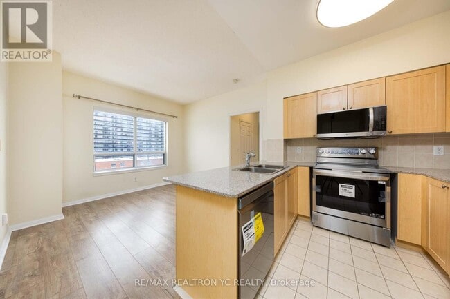 Photo du bâtiment - 5940-5940 Yonge St