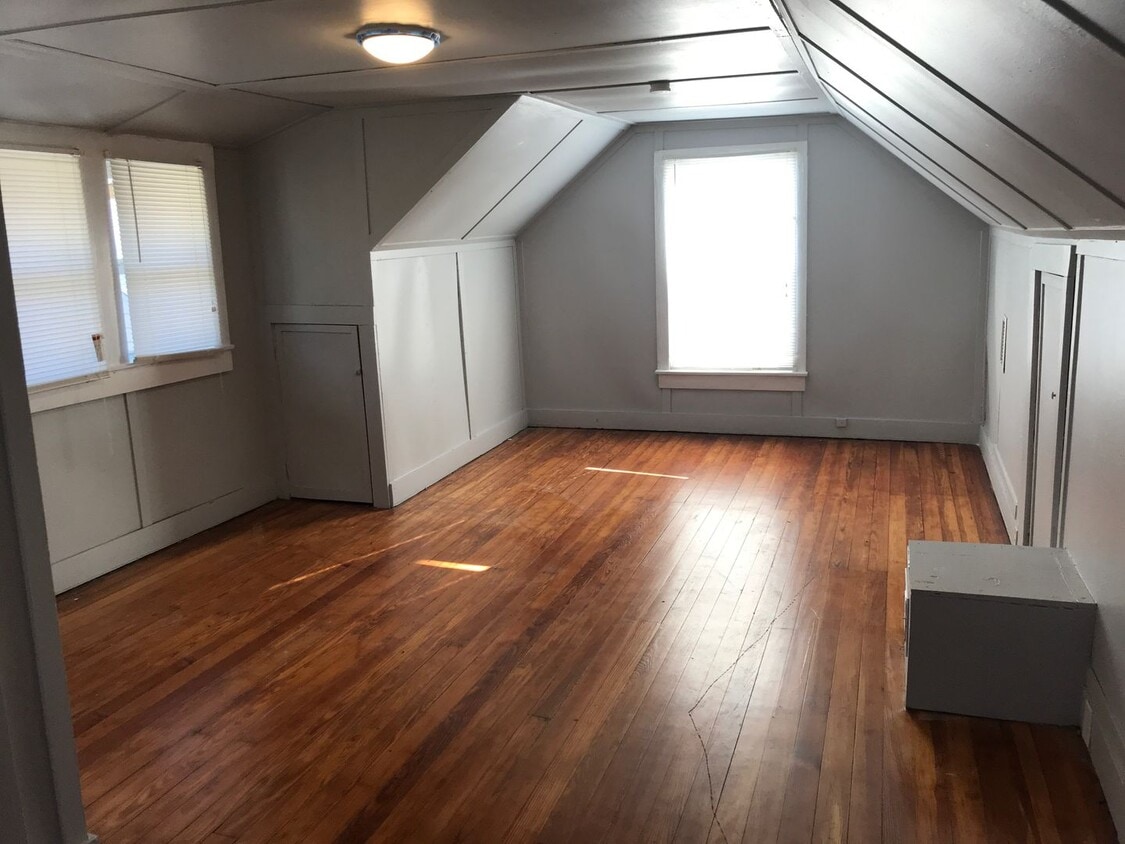 Building Photo - Nice 3 Bedroom