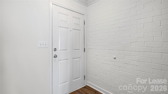 Building Photo - 1224 Green Oaks Ln