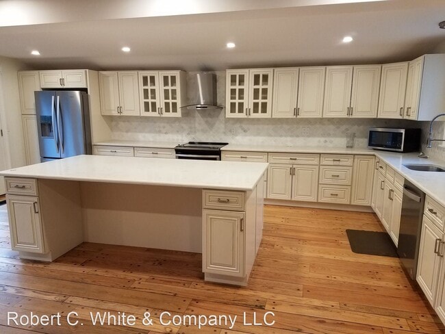 Building Photo - 5 br, 3.5 bath House - 358 Ridgefield Road
