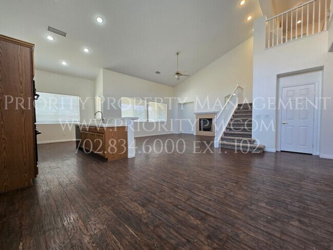 Foto del edificio - NORTHWEST BEAUTY! 3 Bed + Loft + Den! NEW PAINT/CARPET!