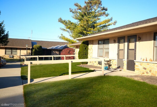 Foto del edificio - 1 br, 1 bath  - Lancaster Senior Apartments