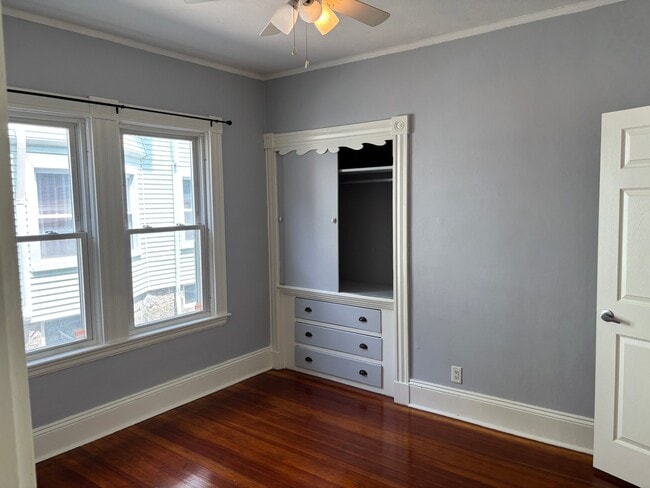 Building Photo - 523 Cottage St