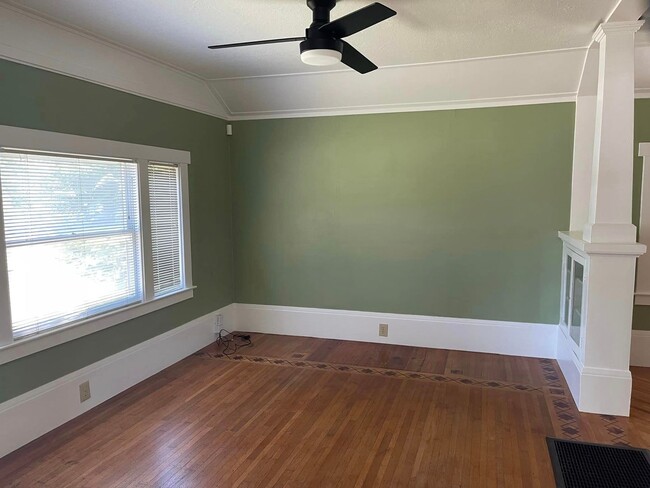 Building Photo - For RENT: Clean and cozy house in midtown