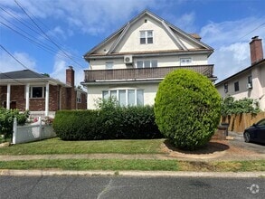 Building Photo - 20 Frost Pond Rd