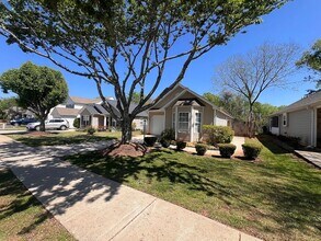 Building Photo - 200 Glenlea Ln