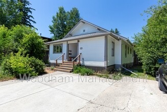 Building Photo - 407 N Broadway Ave