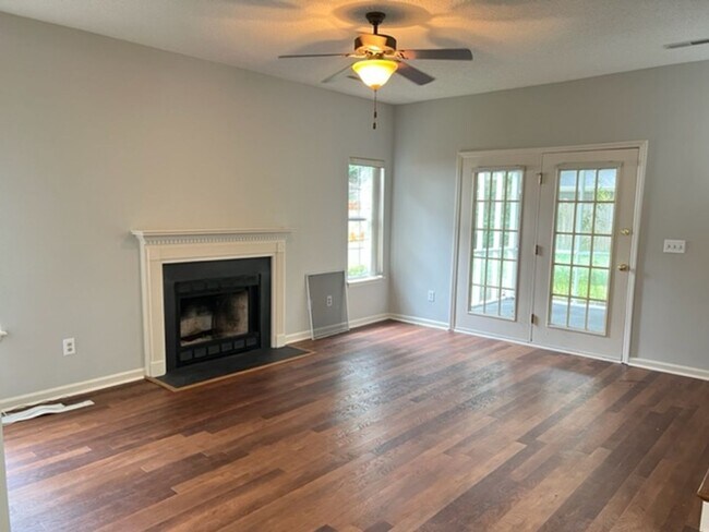 Building Photo - 3 Bedroom 2.5 Bath House in Sweetgrass - M...