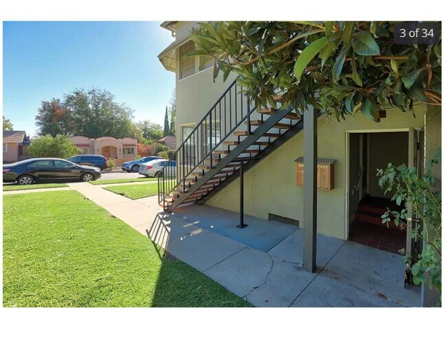 Building Photo - 1327 Las Flores Dr