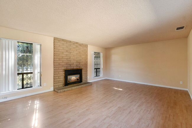 living room - 5079 E BREMER AVE