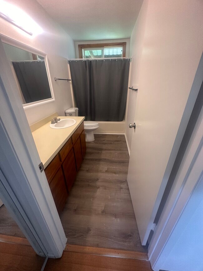 Foto del edificio - 18-4025 N Glenwood Rd