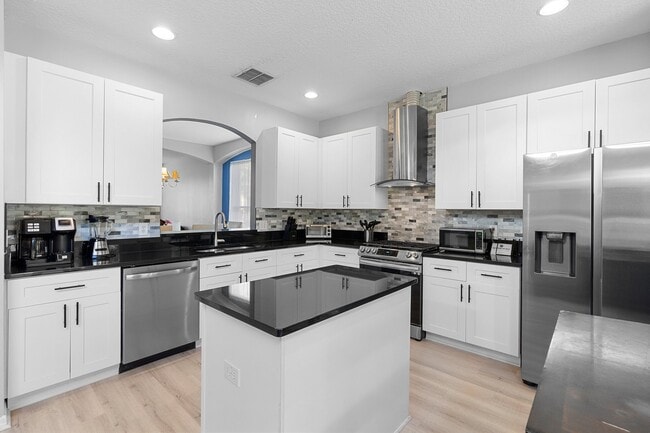Building Photo - 2646 Emerald Island Blvd