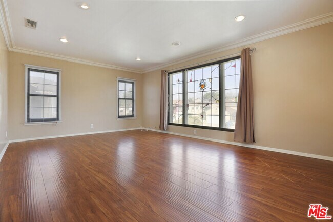 Foto del edificio - 2504 W 101st St
