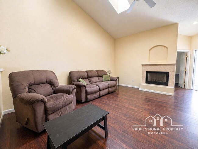 Building Photo - 3-bedroom, 2-bathroom home in Yuma Meadows