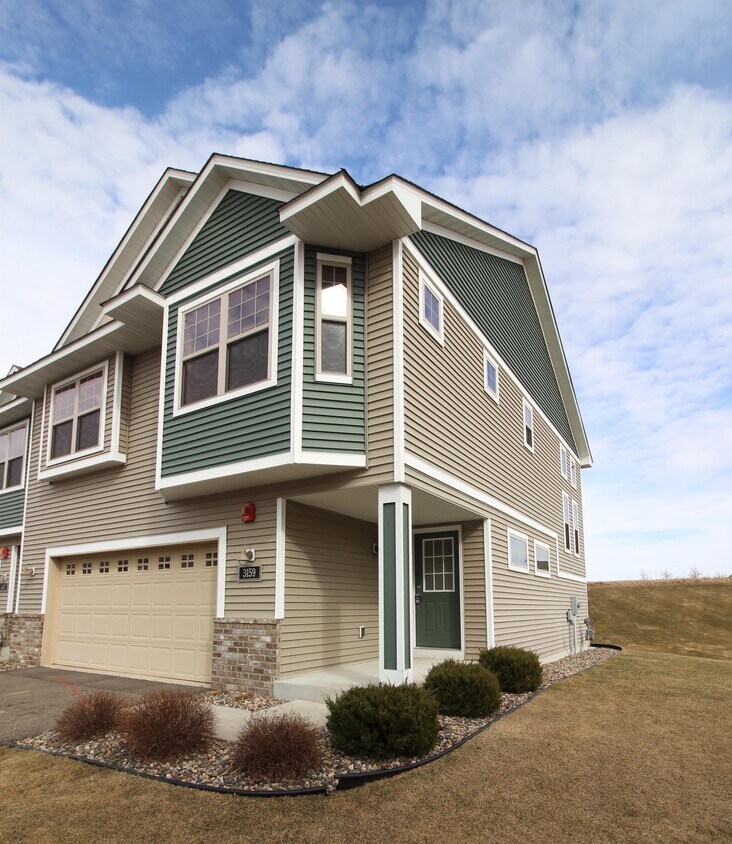 Foto principal - 3159 Frontier Dr