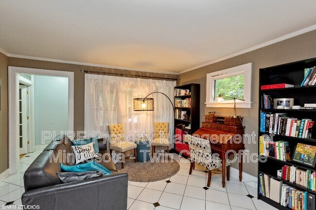 Foto del edificio - 1017 Chatsworth St N