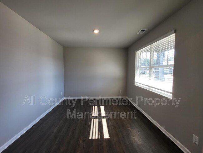 Building Photo - 6906 Oak Valley Dr