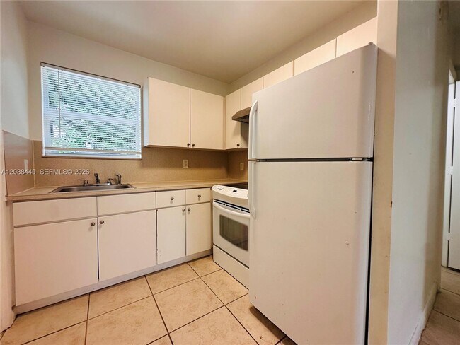 Foto del edificio - 573 NE 82nd St