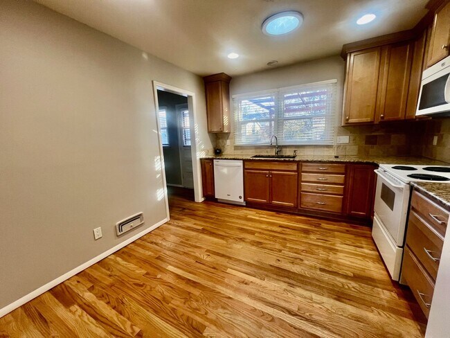 Foto del edificio - Charming 2 bedroom rancher located in central Colorado Springs!