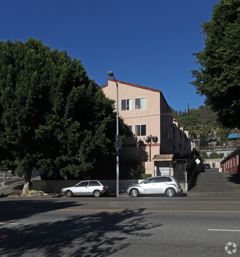 Building Photo - 4571 Figueroa St