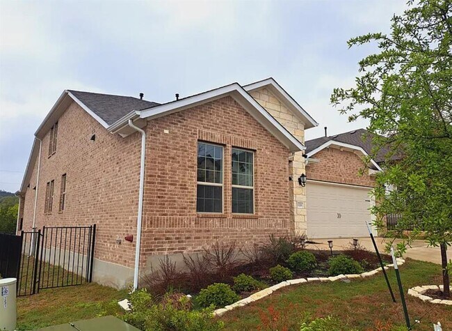 Building Photo - 1221 Brasano Pl