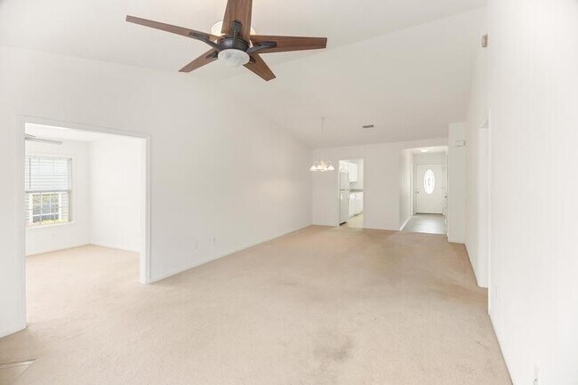 Building Photo - 128 Stonington Ln SW