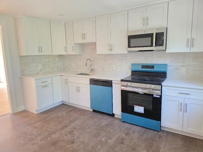 Building Photo - 110 Clay St