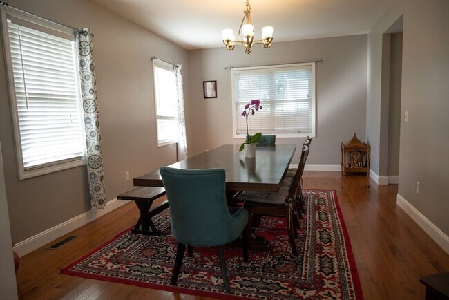 Foto del edificio - ? GORGEOUS COLONIAL – 4 BED / 2.5 BATH ?