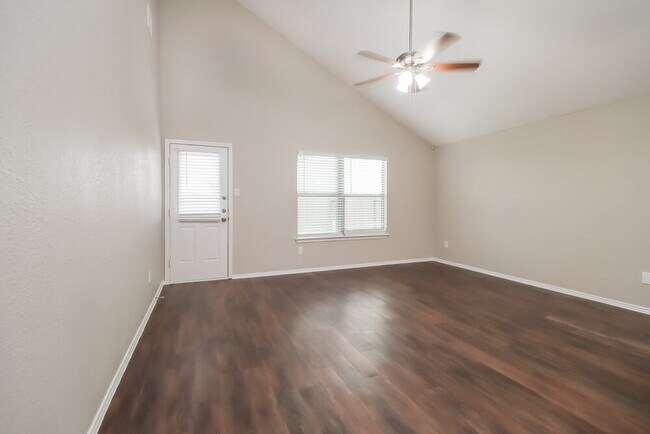 Foto del edificio - 2122 Harvey Brown School Dr