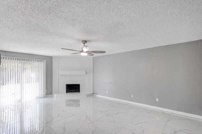 Foto del edificio - 3501 Green Hill Dr