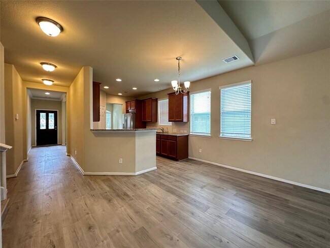 Foto del edificio - 15610 Whisper Woods Dr