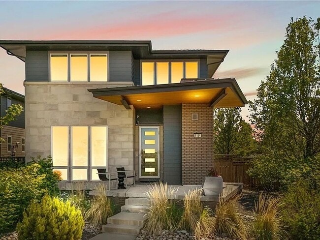Stunning 4BR House on corner lot in Denver... - Stunning 4BR House on corner lot in Denver...